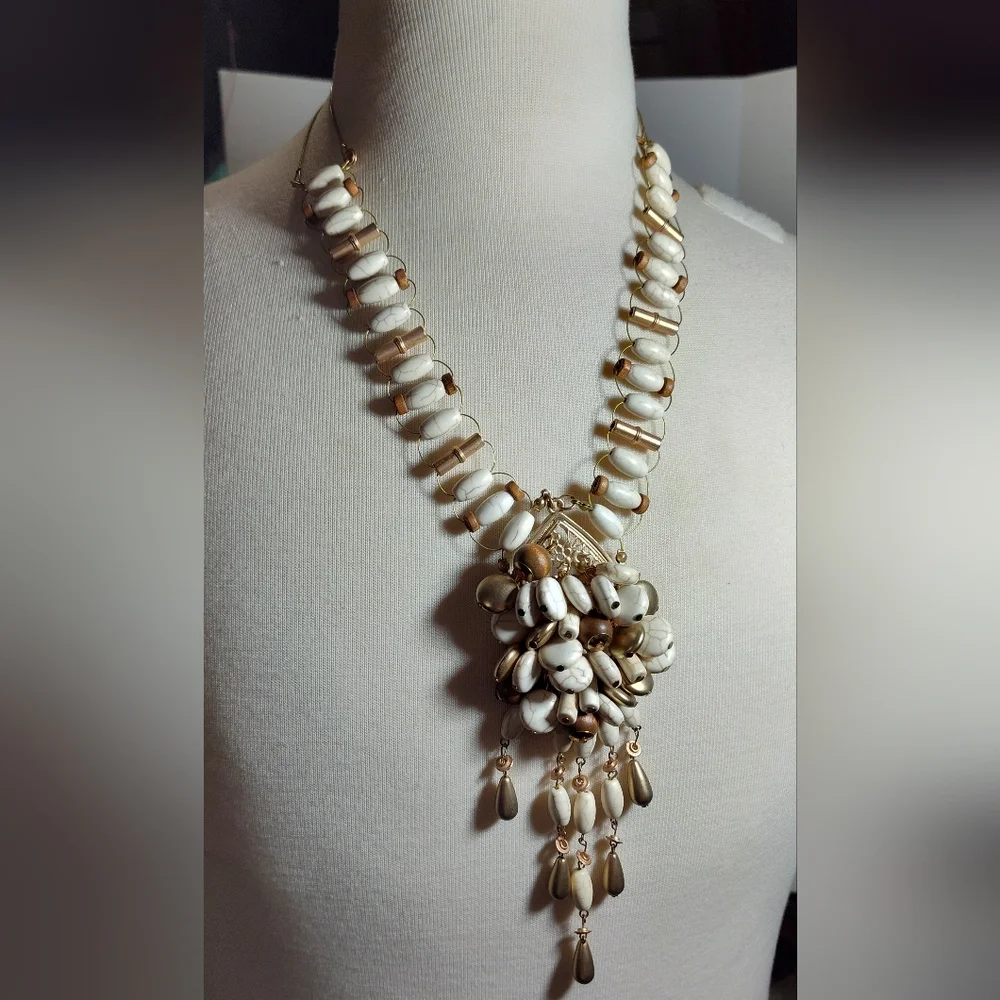 Long Large Statement Ivory Gold Necklace Nwot